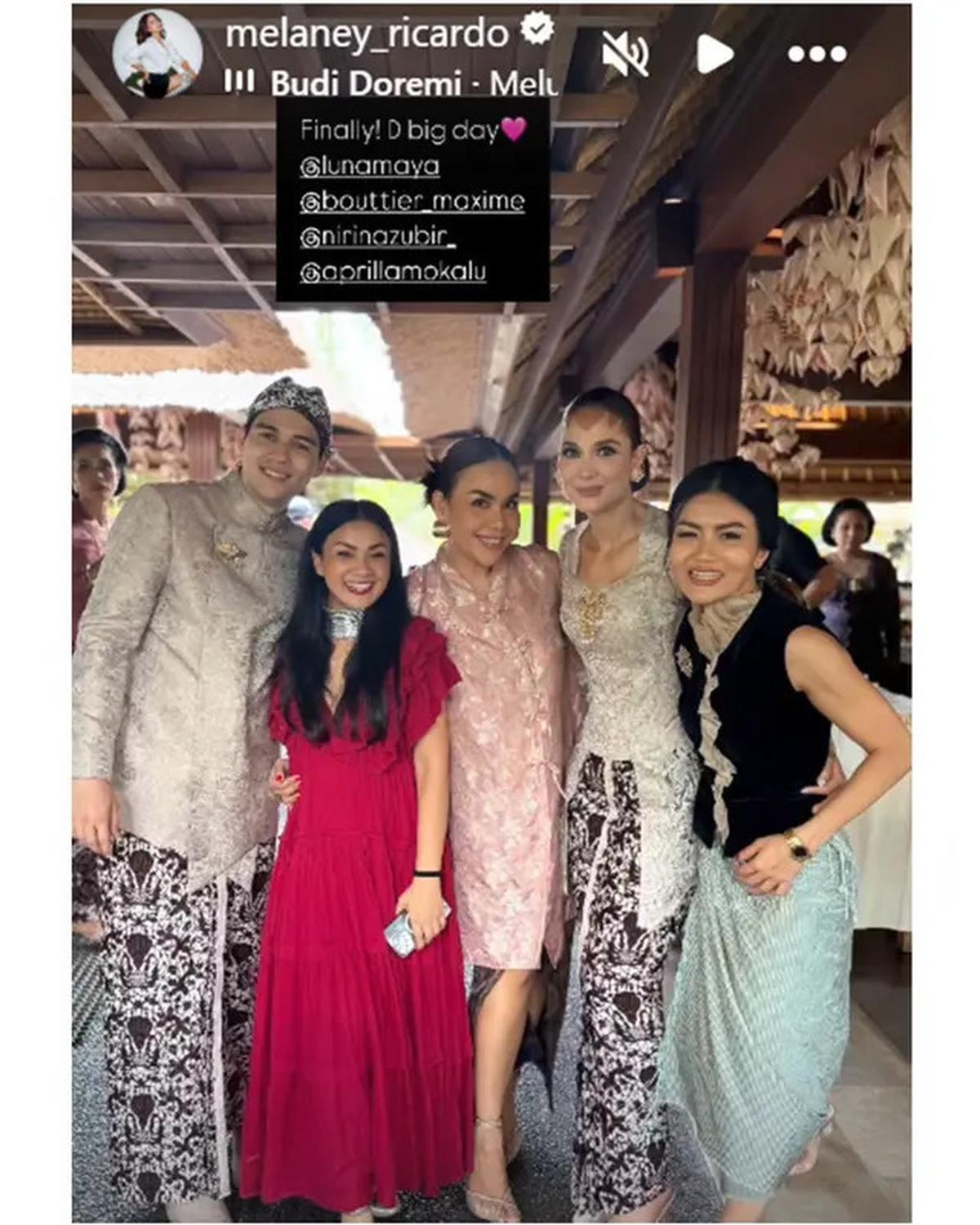 7 Potret Artis di Siraman Luna Maya dan Maxime Bouttier, 'Geng Menteri Ceria' Kompak