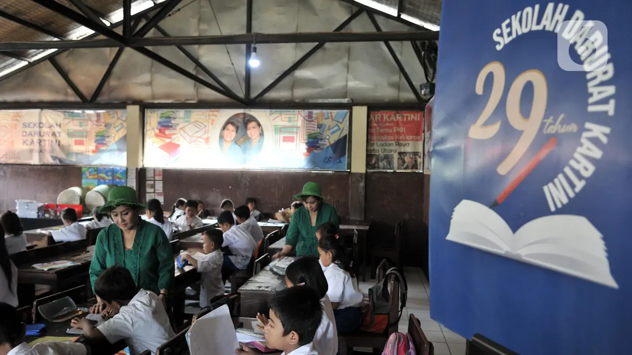 Semangat Guru Kembar Mencerdaskan Anak-Anak Miskin Ibu Kota