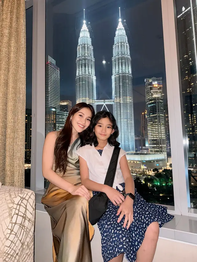7 Potret Ayu Ting Ting Liburan ke Malaysia Usai Lebaran Bareng Calon Suami