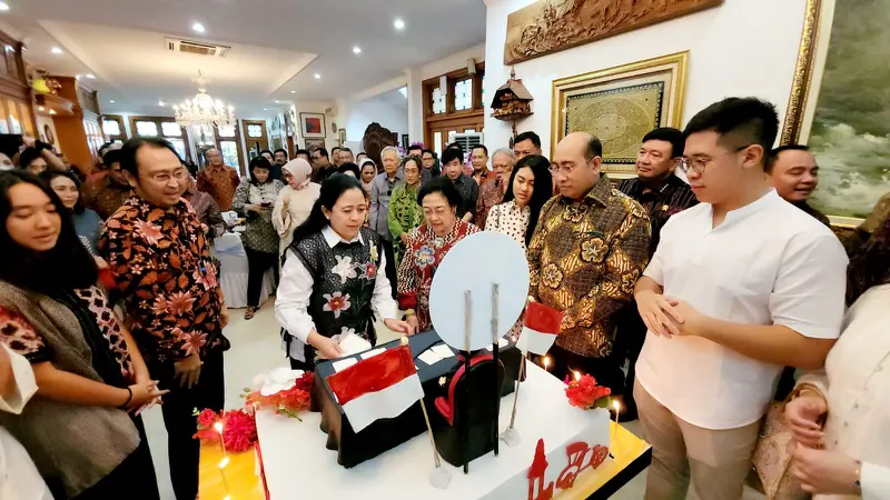 Ketum PDIP Megawati Soekarnoputri merayakan hari ulang tahunnya ke-76 secara sederhana bersama keluarga dan kerabat