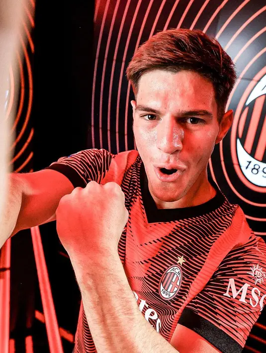 AC Milan secara resmi mengumumkan penandatanganan bek tengah berbakat, Marco Pellegrino. (FOTO: instagram.com/acmilan/)