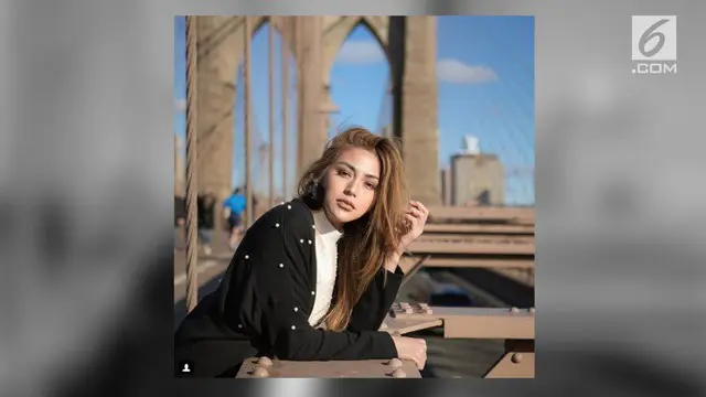 Jessica Iskandar mengunggah foto saat dirinya berada di Brooklyn, New York. Karena foto ini, Jessica diduga tengah berbadan dua.