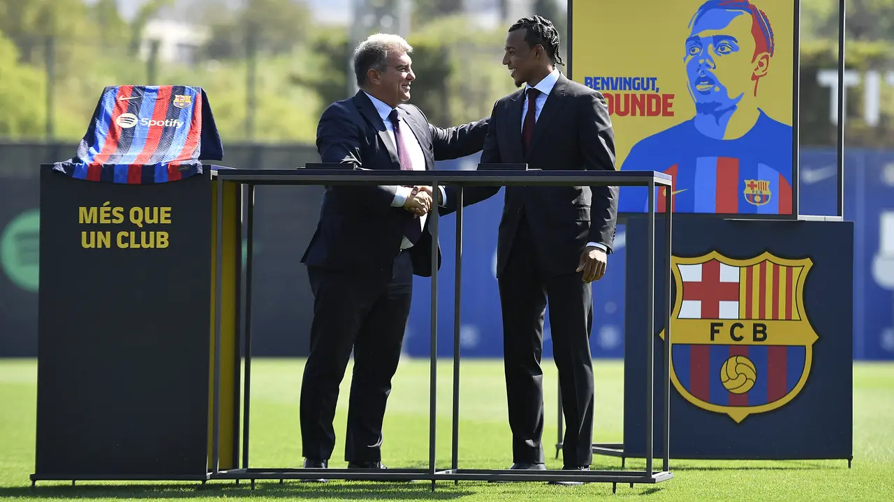 Jules Kounde Resmi Berlabuh ke Barcelona