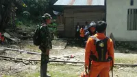 Petugas SAR gabungan yang mencari dua bocah hilang di hutan di Kecamatan Mepanga, Parimo. Hingga memasuki hari ke-7 pencarian belum berhasil menemukan korban. (Foto: Basarnas Palu).