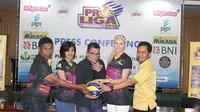 Victor Laiyan (kiri) akan menangani tim putri Gresik Petrokimia pada Proliga 2018. (Liputan6.com/Dimas Angga P)