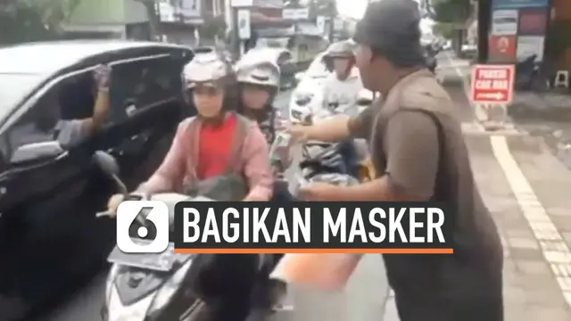VIDEO: Pria di Bali Bagi-Bagi Masker Gratis