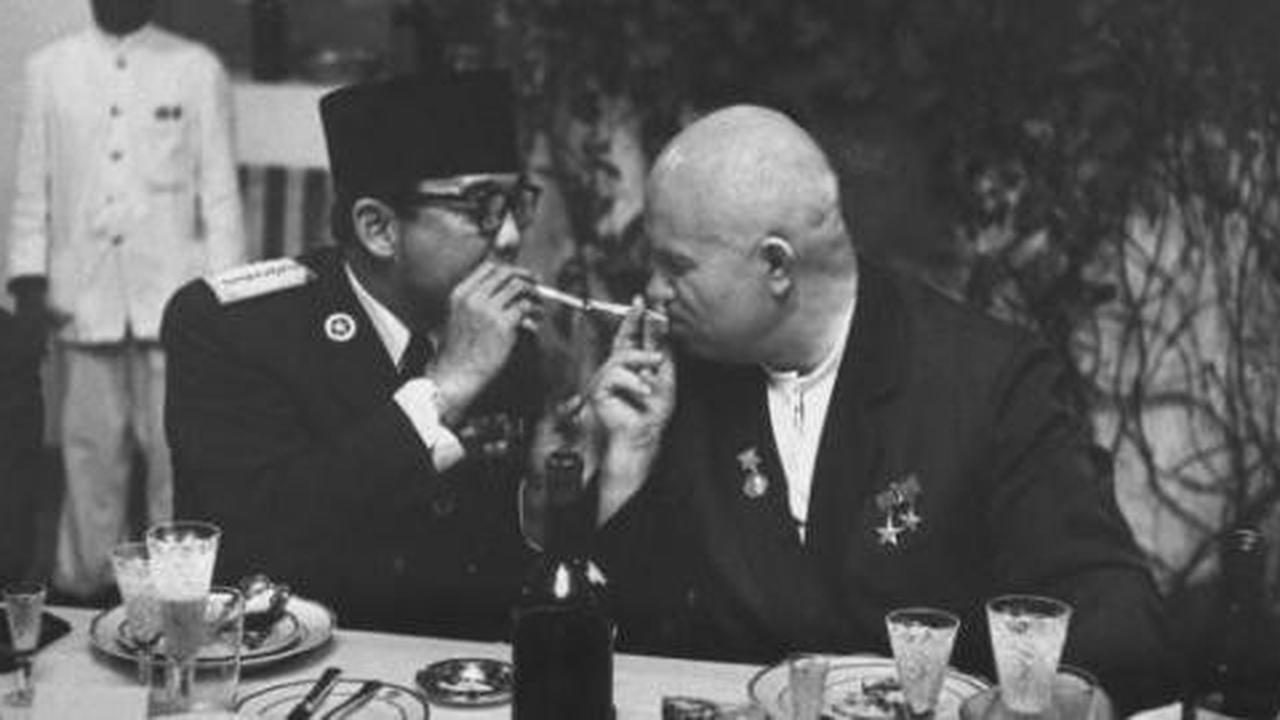 Ketegasan Soekarno dan pesawat Rusia