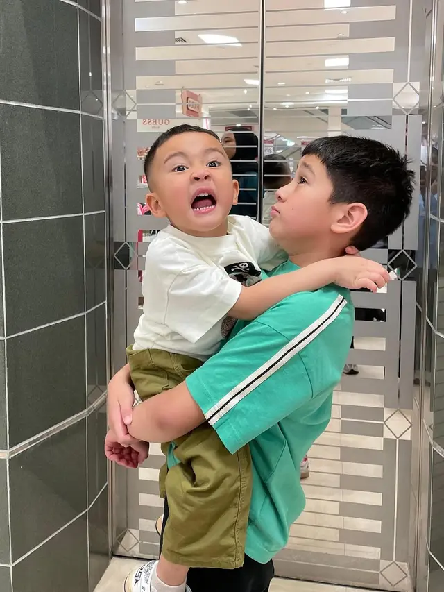 Potret Bromance Rafathar dan Rayyanza Kompak Main Bareng (instagram/raffinagita1717).