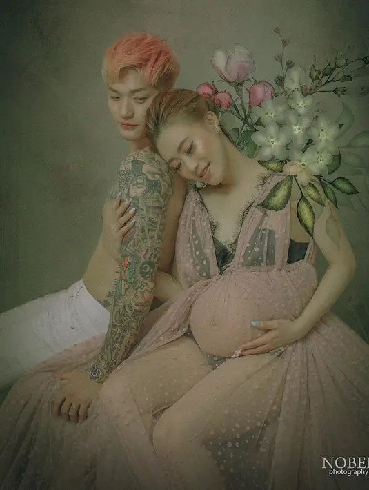 "Our last maternity!!! Menurut kalian konsep Apa kah Ini???? 😊😊 @leejeonghoon @moa_aeim X @marioard1," tulis presenter itu sebagai keterangan foto yang diunggah 29 April. (Instagram/leejeonghoon)