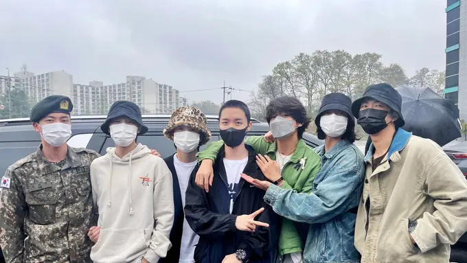 J-Hope BTS berangkat wamil. (Twitter/ BTS_twt)