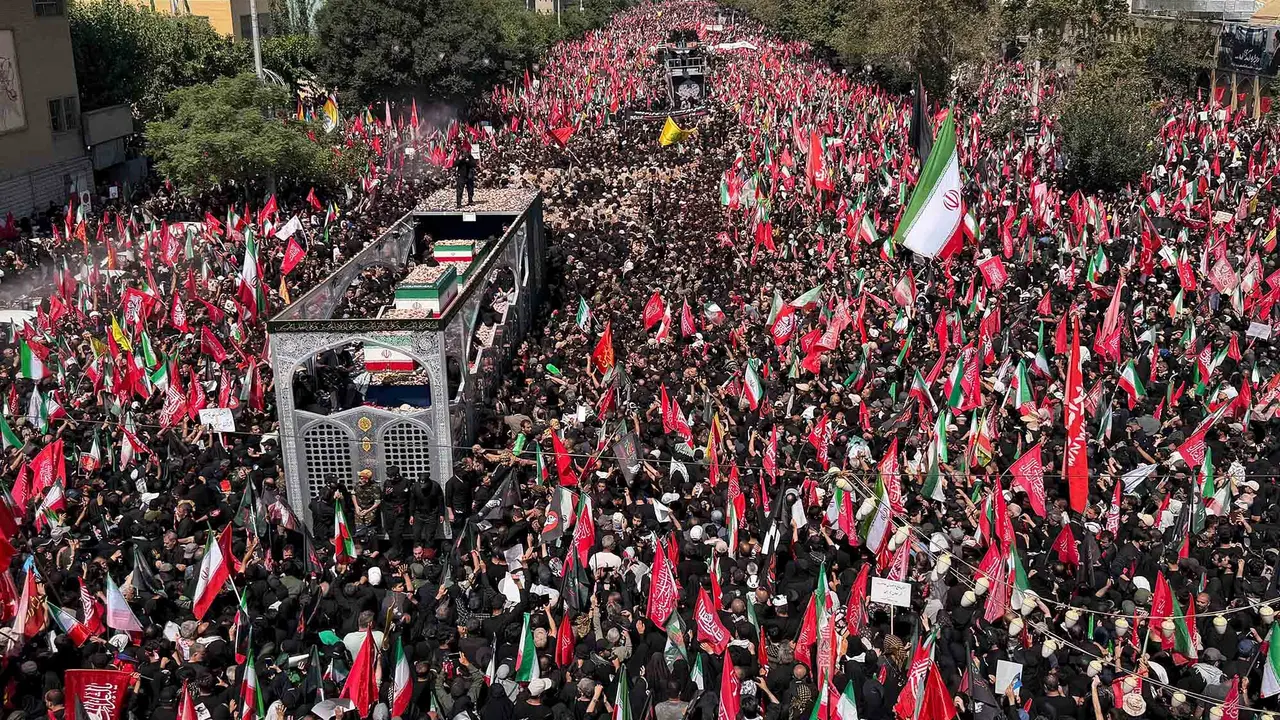 Jutaan Pelayat Antar Ali Khamenei Menuju Peristirahatan Terakhir