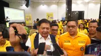 Ketua Umum (Ketum) Partai Golkar Airlangga Hartarto di Cirebon, Jawa Barat, Rabu (24/1/2024). (Liputan6.com/Nanda Perdana Putra)