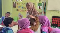 Siti Alifah Faiz (26 tahun) ingin terus berdaya untuk hidup yang lebih baik dan bisa mendapatkan penghasilan tambahan untuk memenuhi kebutuhan diri sendiri dan keluarga.
