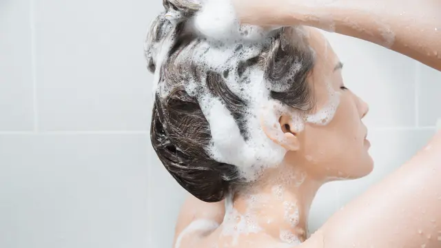 Menghaluskan Rambut Keriting agar Lebih Mudah Diatur Ternyata Nggak Susah, Begini Tipsnya!