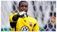 Kejadian unik terjadi di MLS kala DC United berjumpa Portland Timbers tahun 2012. Sang kiper, Bill Hamid melakukan kesalahan dua kali ketika menepis dua penalti.