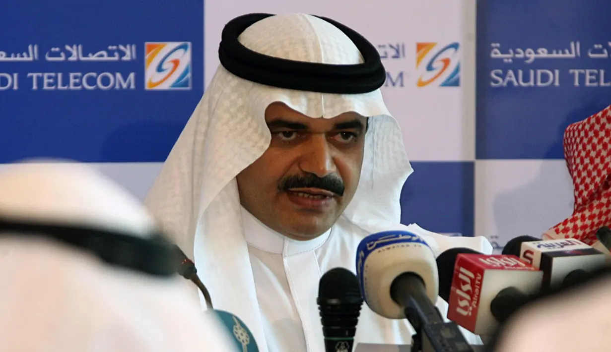 Presiden Saudi Telecom (STC), Saud al-Daweesh saat konferensi pers di Kuwait City 27 November 2007. Sebanyak 11 pangeran dan 4 menteri aktif ditangkap Komite Anti-Korupsi Saudi atas dugaan korupsi termasuk Saud al-Daweesh. (AFP Photo/Yasser Al-Zayyat)