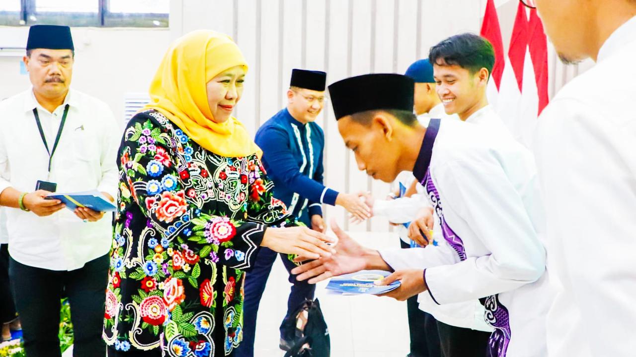THR idul Fitri 2025 guru di Jatim cair. (Foto: Liputan6.com/Dian Kurniawan)