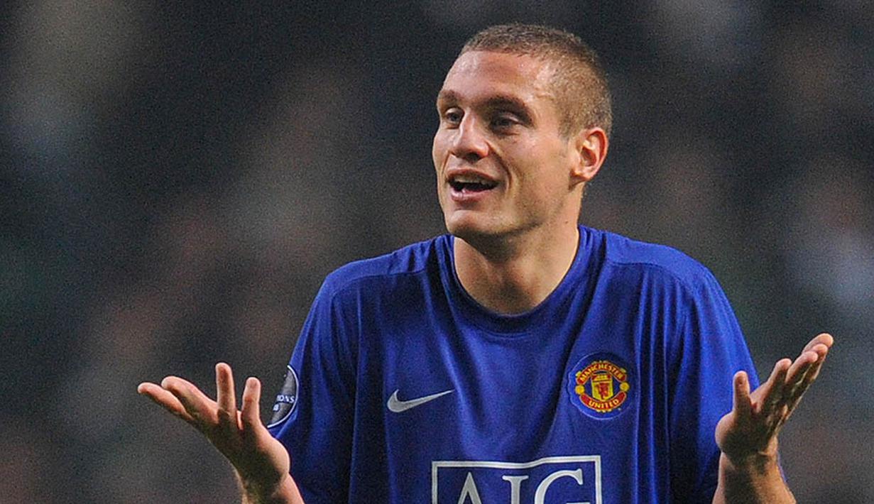 Nemanja Vidic ditransfer MU dari Spartak Moscow dengan harga 7 juta poundsterling. Meskipun debutnya bersama MU berjalan buruk karena kalah 1-4 dari City, namun Vidic dapat bangkit dan menjadi andalan lini belakang Setan Merah. (AFP/Paul Ellis)