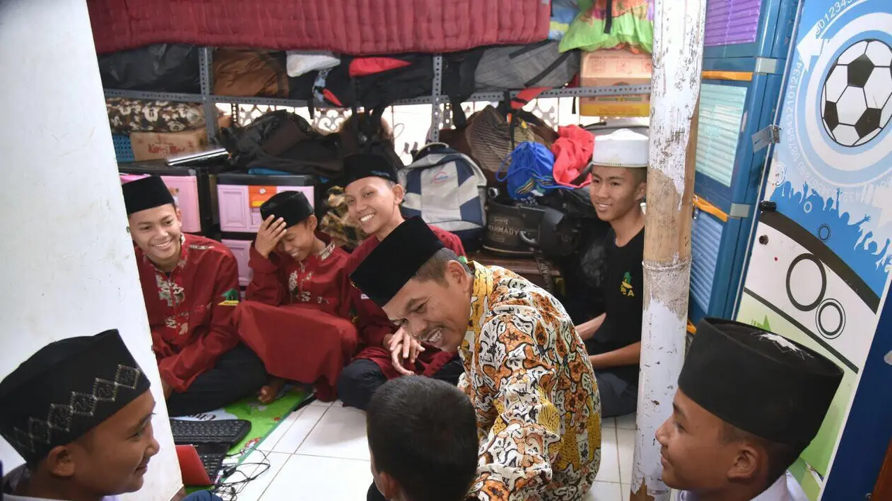 Aksi Sosial ke-2 Bupati Purwakarta Saat Melintas Batas ke Bandung