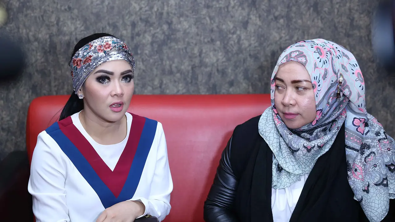 [Bintang] Syahrini dan Melly Goeslaw
