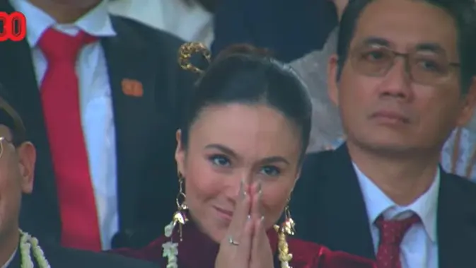 Artis Berkilau di Istana Merdeka, Wulan Guritno Memukau!
