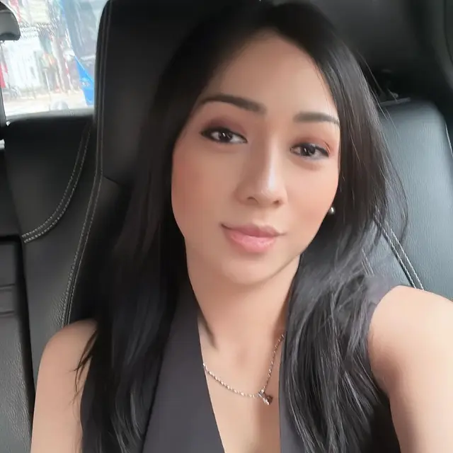 6 Potret Dewi Andarini Istri Angga Maliq & D'Essentials, Adik Ipar Rian D'Masiv