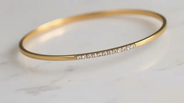 Gelang Minimalis dengan Sentuhan Berlian