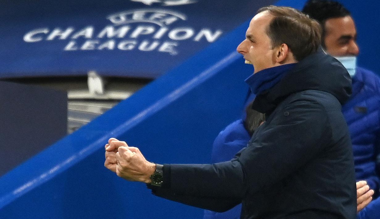 Pelatih Chelsea, Thomas Tuchel, melakukan selebrasi usai berhasil mengalahkan Real Madrid pada leg kedua semifinal Liga Champions, di Stadion Stamford Bridge, Kamis (06/05/2021). Chelsea menang dengan skor 2-0. (AFP/Glyn Kirk)