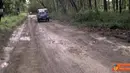Citizen6, Lamongan: tidak adanya ruas jalan tanpa lubang dan berbatu di wilayah selatan kabupaten Lamongan yang menghubungkan kecamatan Mantup, Kembangbahu dan Sugio. (Pengirim: LandaxNocturnal Zaen)
