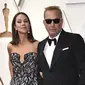 Kevin Costner dan Christine Baumgartner. (Jordan Strauss/Invision/AP, File)