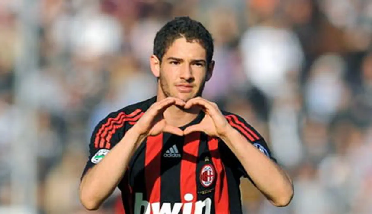 AC Milan's Brazilian forward Pato celebrates after scoring against Siena during their Italian series A match at the Artemio Franchi Siena Communal Stadium on March 15 2009. AFP PHOTO/ANDREAS SOLARO