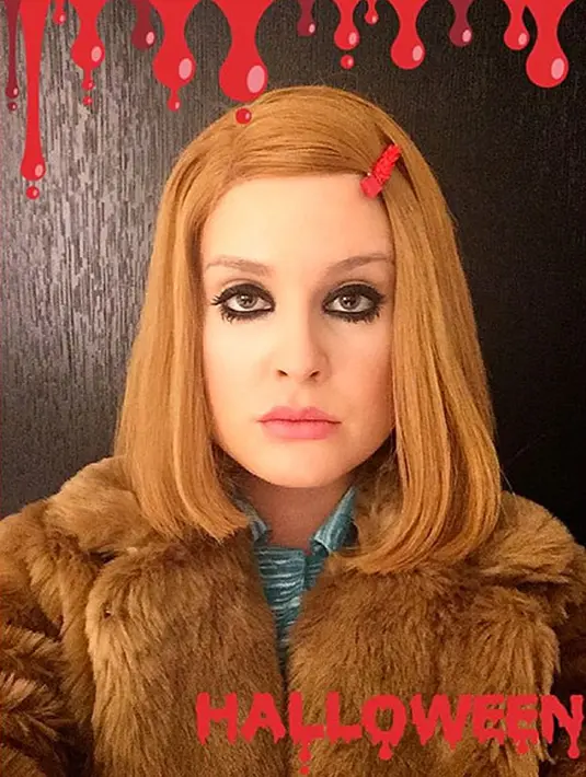 Kelly Osbourne memakai kostum ala Margot di serial komedi Amerika 'The Royal Tenenbaums'. (via people.com)