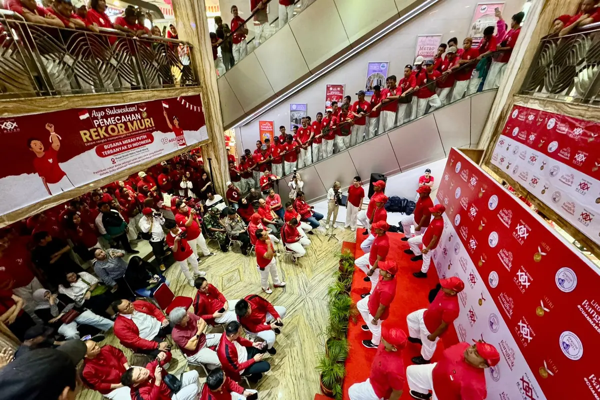 Pusat Grosir Metro Tanah Abang Pecahkan Rekor MURI Busana Merah Putih Terbanyak di Indonesia di Hari Kemerdekaan ke-79