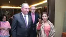 Menteri Susi menyambut kedatangan Menteri Pertanian dan Sumber Daya Air Australia, Hon Barnaby Joyce, Jakarta, Rabu (7/10/2015). Indonesia dan Australia sepakat memberantas praktik illegal fishing.(Liputan6.com/Angga Yuniar)