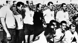 Kesebelasan Ceko berpose sebelum berlaga di pertandingan final Piala Dunia FIFA 1962 di Chili (fifa.com)