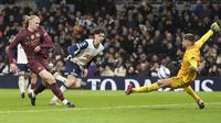 Manchester City meraih kemenangan 1-0 atas Tottenham Hotspur pada laga pekan ke-27 Premier League di Tottenham Hotspur Stadium, Kamis (27/2/2025) dini hari WIB. Gol tunggal kemenangan City dicetak Erling Haaland. (AP Photo/Frank Augstein)