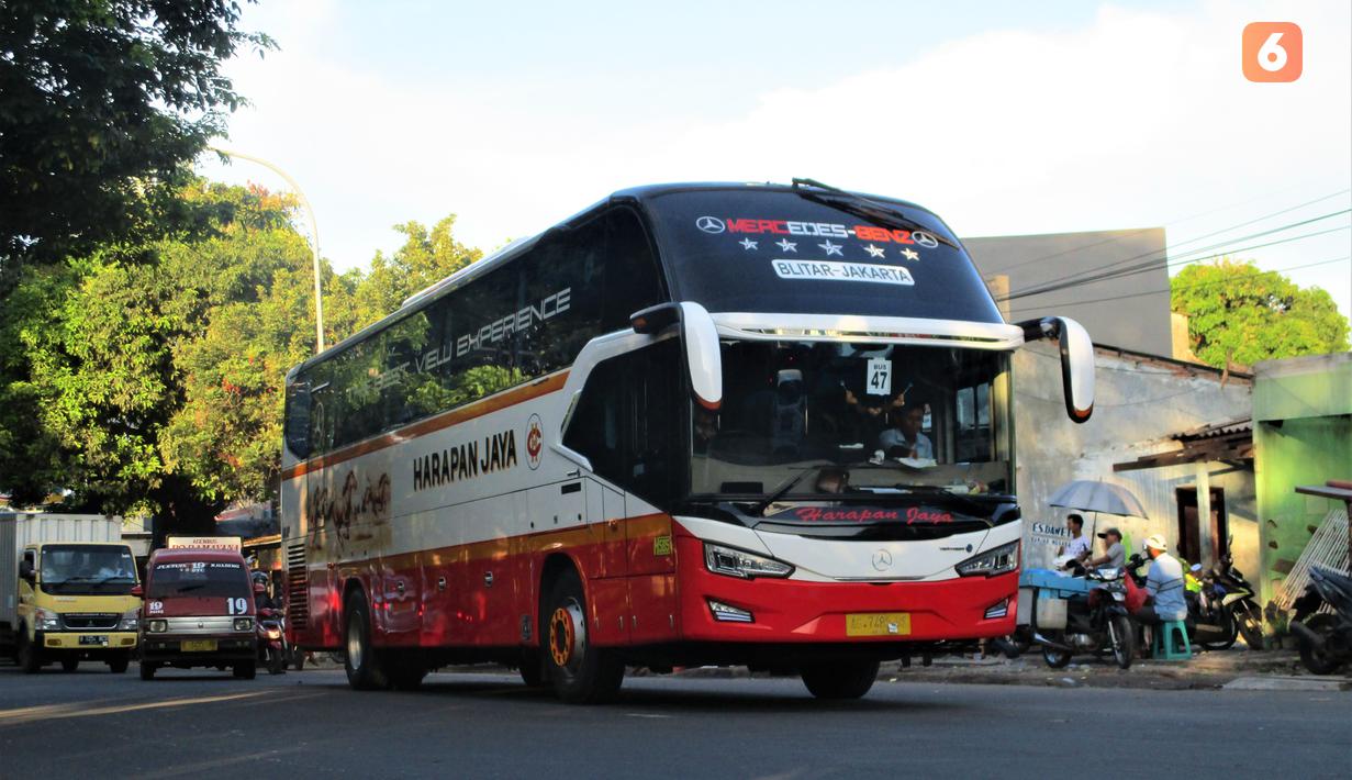 Mercedes-Benz O 500 R 1836 adalah sasis premium yang banyak dipakai di Indonesia. Sasis bus ini dilengkapi mesin OM 457 LA 6 silinder 11967cc dan dapat menghasilkan tenaga 360hp. Sasis ini memiliki tonase hingga 18 ton sehingga sangat cocok untuk diaplikasikan pada bodi bus berjenis Super High Deck.