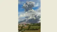 Gunung Sinabung, Sumatera Utara, kembali erupsi, Senin (10/8/2020) pagi. (dok PVMBG)