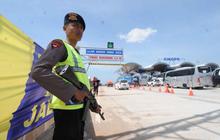 Brimob bersenjata laras panjang amankan arus mudik di Tol Cipali