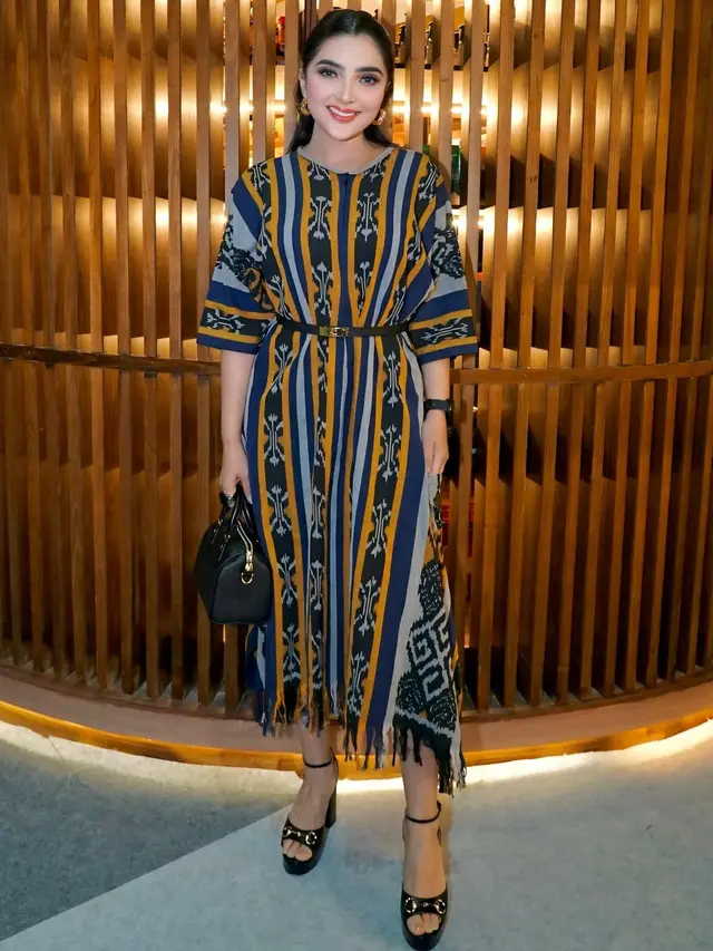 Inspirasi Padu Padan Batik ala Ashanty, dari Kebaya Elegan hingga Busana Santai untuk Liburan