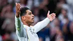 Pemain Real Madrid, Jude Bellingham, melakukan selebrasi setelah mecetak gol ke gawang Juventus pada matchday 3 fase liga Liga Champions 2025/2026 di Stadion Santiago Bernabeu, Kamis (23/10) dini hari WIB. (AP Photo/Manu Fernandez)