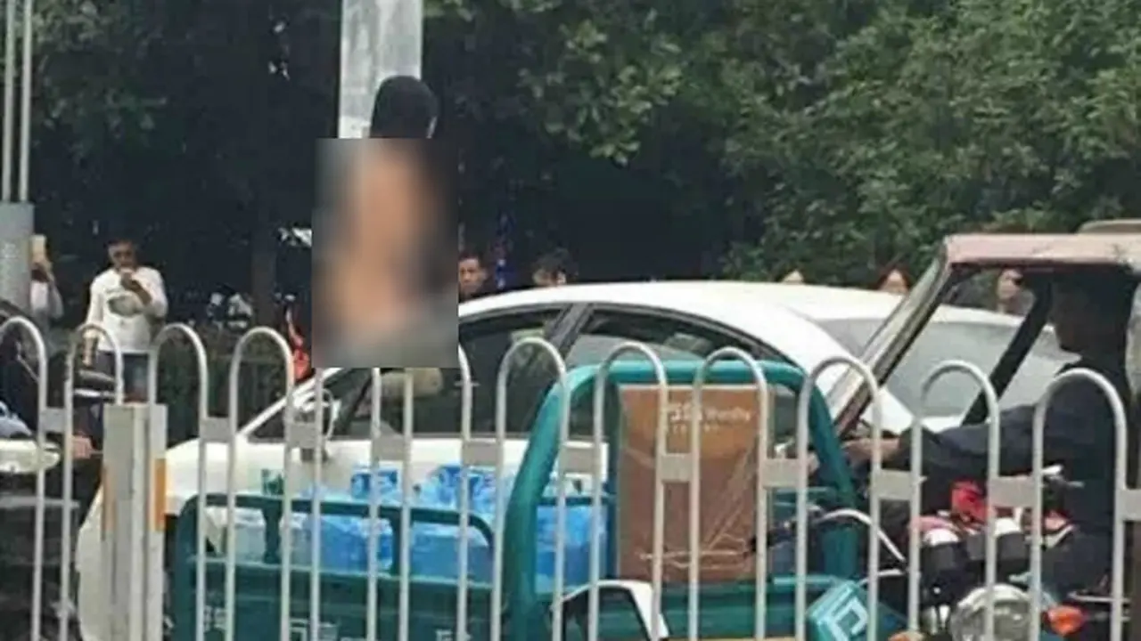 Tarian Tanpa Busana di Jalanan Tiongkok, Kenapa?