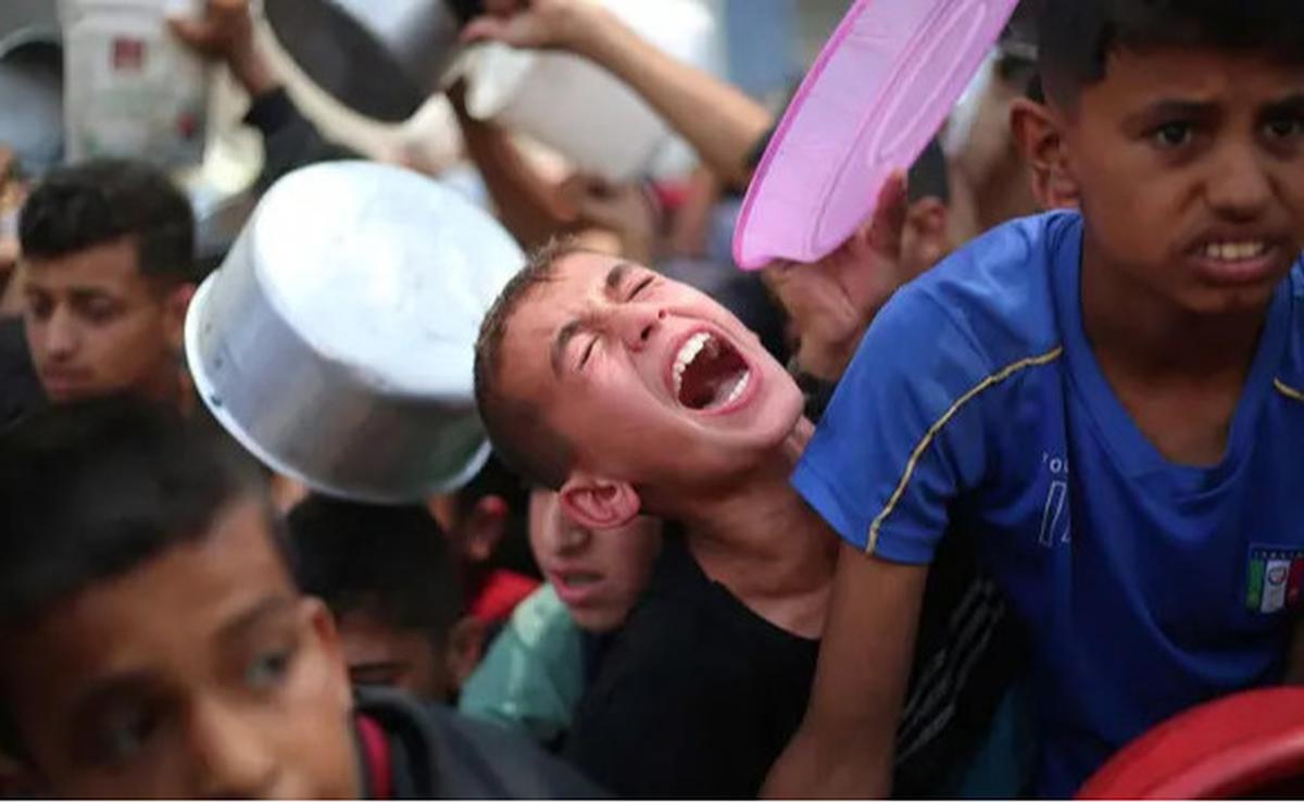 Tangis dan Jerit Anak-anak Gaza Saat Antre Pembagian Makanan