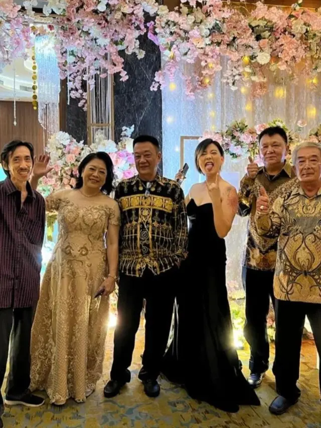 Leony tampil anggun saat kondangan