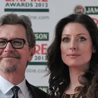 Perceraian Gary Oldman dan Alexandra Edenborough resmi setelah delapan bulan lalu mereka mengumumkan perpisahan.  (AFP/Bintang.com)