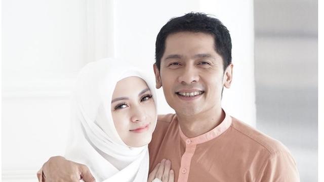 Menjelang 5 Tahun Pernikahan, Ini 6 Potret Mesra Donita dan Adi Nugroho