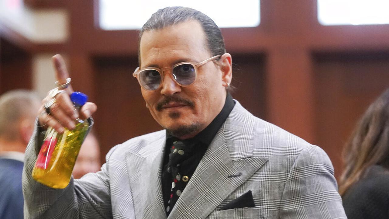 Johnny Depp dalam persidangan melawan Amber Heard. (Shawn Thew/Pool Photo via AP)