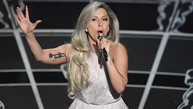 Lady Gaga Buat Tato  untuk Penuhi Wajahnya ShowBiz 