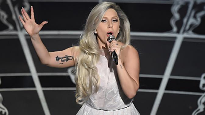 Lady Gaga Buat Tato  untuk Penuhi Wajahnya ShowBiz 