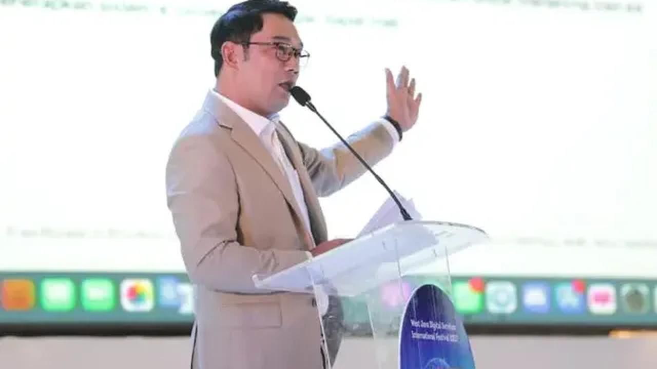 Artinya, kata Jokowi, proses ini bisa berlangsung tanpa mengurangi fokus Ridwan Kamil menuntaskan tugasnya.